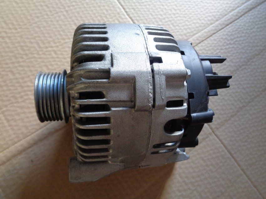 ALTERNADOR BMW SERIE 6 2008 635d E63 140.000Kms MARCA VALEO Ref. 2151471702