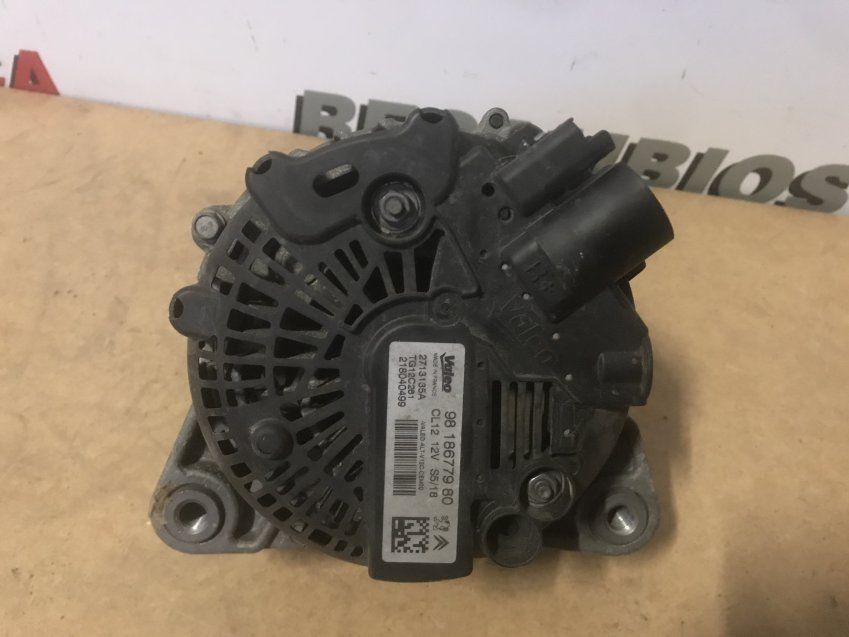 ALTERNADOR PEUGEOT 208 I 2018 1.2 Gasolina 82cv Usado VALEO Ref. 9818677980