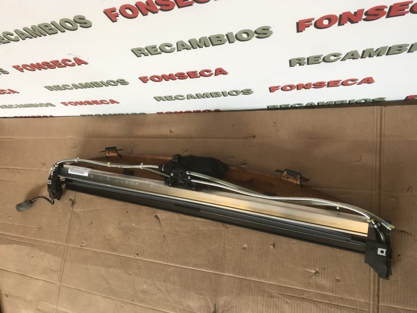 BANDEJA TRASERA MERCEDES S 2007 W221 CON PERSIANA ENROLLABLE Y LUZ CENTRAL DE FRENO Ref. A2216901249 / A2218100020  Ref. Stop A2218200056