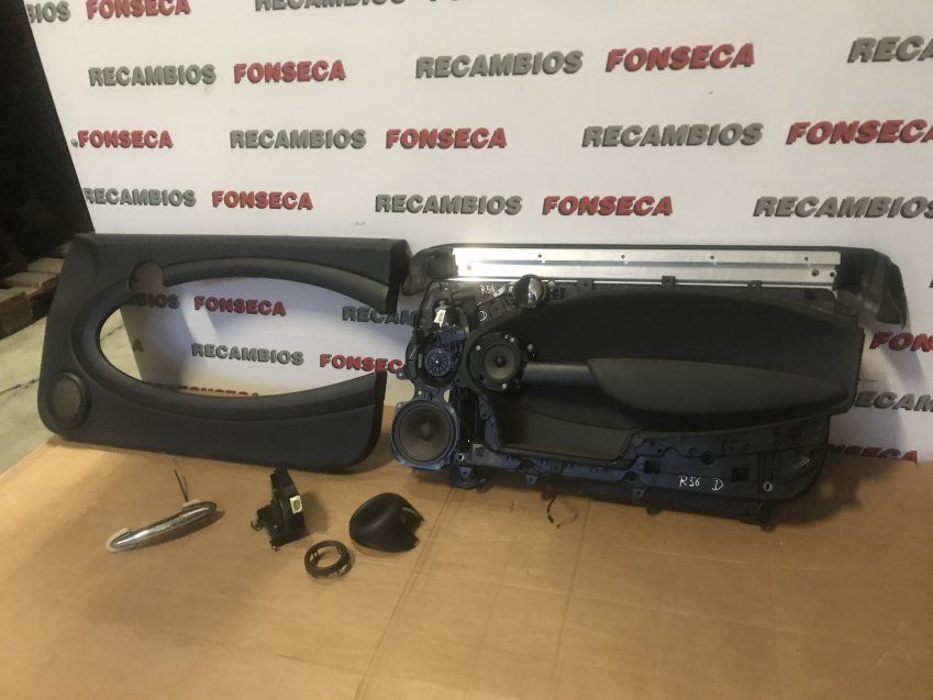 TAPIZADO PUERTA DELANTERO DERECHO MINI COOPER 2008 R56   ELEVALUNAS 2757044   CERRADURA 2752596   MANILLA EXTERIOR