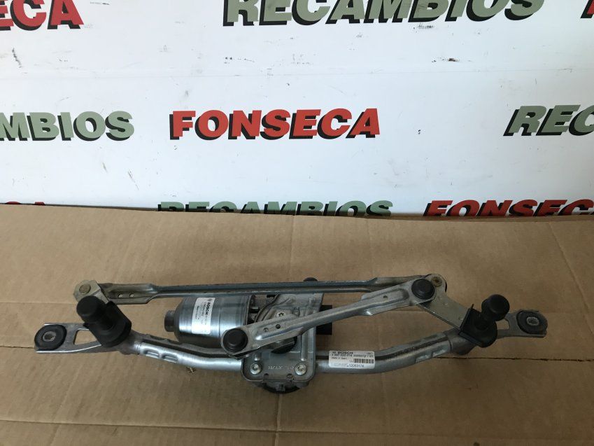 MOTOR LIMPIA PARABRISAS DELANTERO FIAT 500X Sport 2020 Ref Motor 0390243562   Ref Estructura 52063174