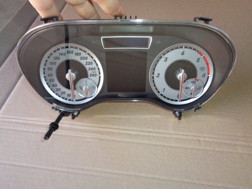 CUADRO INSTRUMENTOS / CUENTA KMS MERCEDES BENZ CLASE A 200CDI 136CV W176 AMG