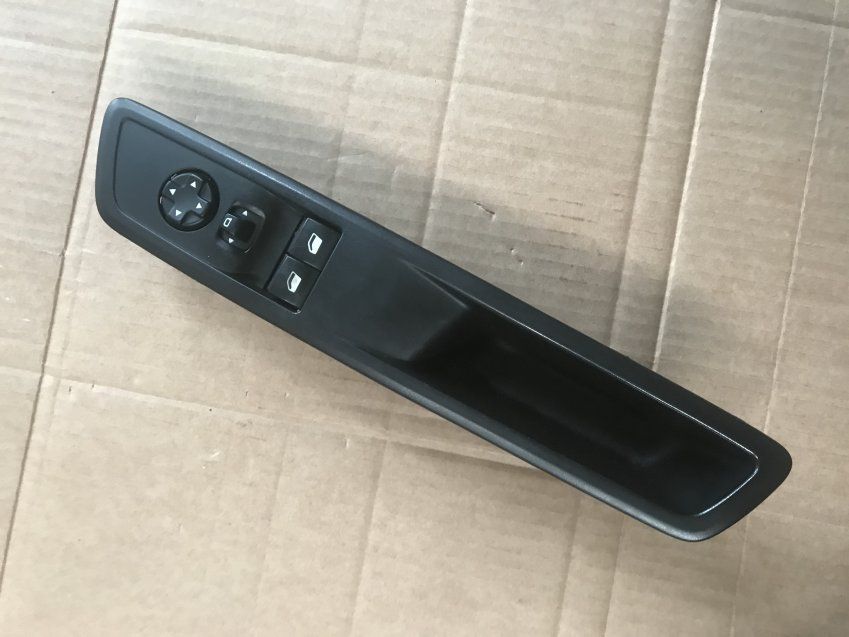 BOTONERA CONDUCTOR ELEVALUNAS PEUGEOT EXPERT III 2016 Usada Ref. 98144414ZD