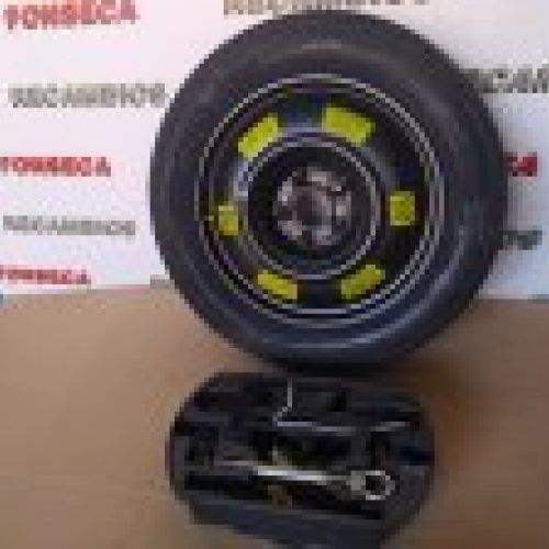 GALLETA NUEVA CON GATO Y LLAVES EN SOPORTE ORIGINAL DE PEUGEOT 308 SW 2014 Neumático Continental 125/85 R16 99M