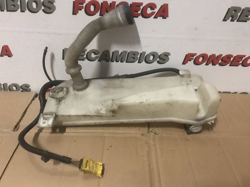 DEPOSITO LIMPIA PARABRISAS DELANTERO COMPLETO PEUGEOT EXPERT III 2016 Usado Ref. 9809803680