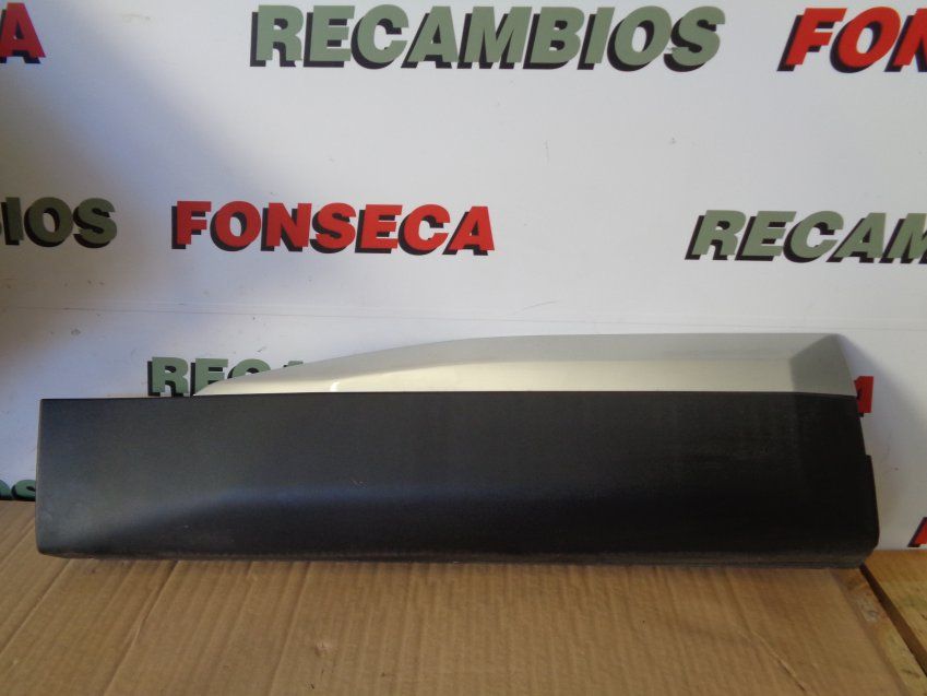 MOLDURA EXTERIOR PUERTA TRASERA DERECHA PEUGEOT 2008 II 2020