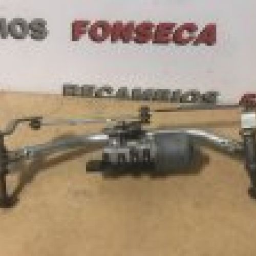 MOTOR LIMPIA PARABRISAS DELANTERO COMPLETO PEUGEOT 208 I 2018 Usado BOSCH Ref. 3397021910 / 0390241589