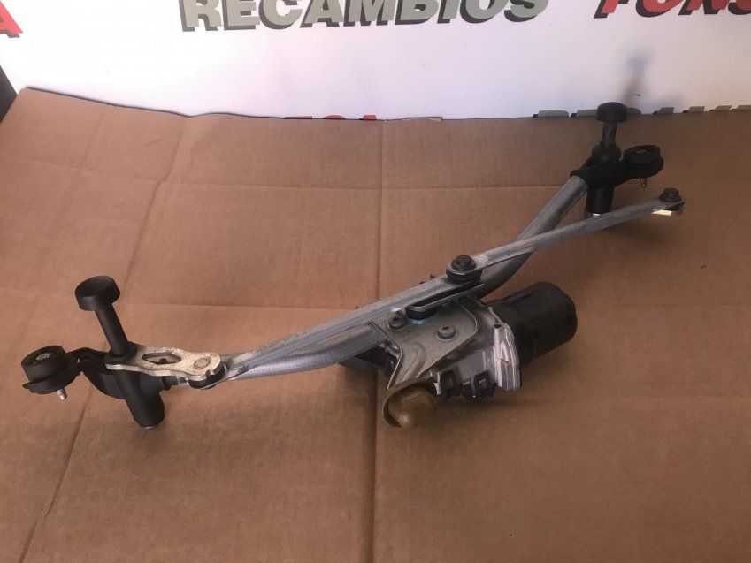 MOTOR LIMPIA PARABRISAS DELANTERO USADO PEUGEOT 208 II 2020 Ref. 9824784980