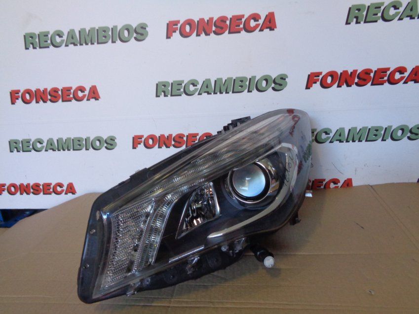 FARO MERCEDES BENZ CLASE CLA 2014 W117 XENÓN ORIGINAL Ref
