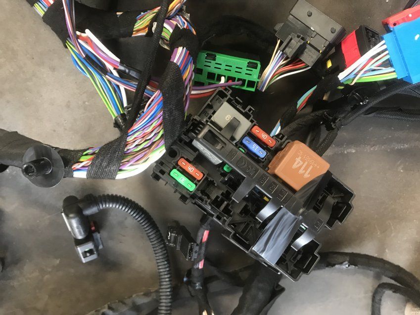 INSTALACION COMPLETA CITROEN C5 AIRCROSS 2019 1.6 turbo 180cv Ref Caja Fusibles / Reles 9804846880