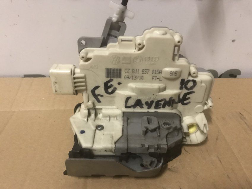 ELEVALUNAS DELANTERO IZQUIERDO COMPLETO Con CERRADURA, MANILLA EXTERIOR, ALOJAMIENTO, TIRANTE De Puerta, GOMA y INSTALACION PORSCHE CAYENNE 2010 92A