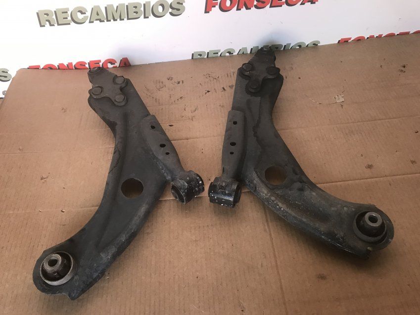 BRAZOS SUSPENSION DELANTEROS CITROEN C4 PICASSO 2017 2.0hdi 150cv USADOS Ref. Izq 98138523 / Ref. Dcho 98138522