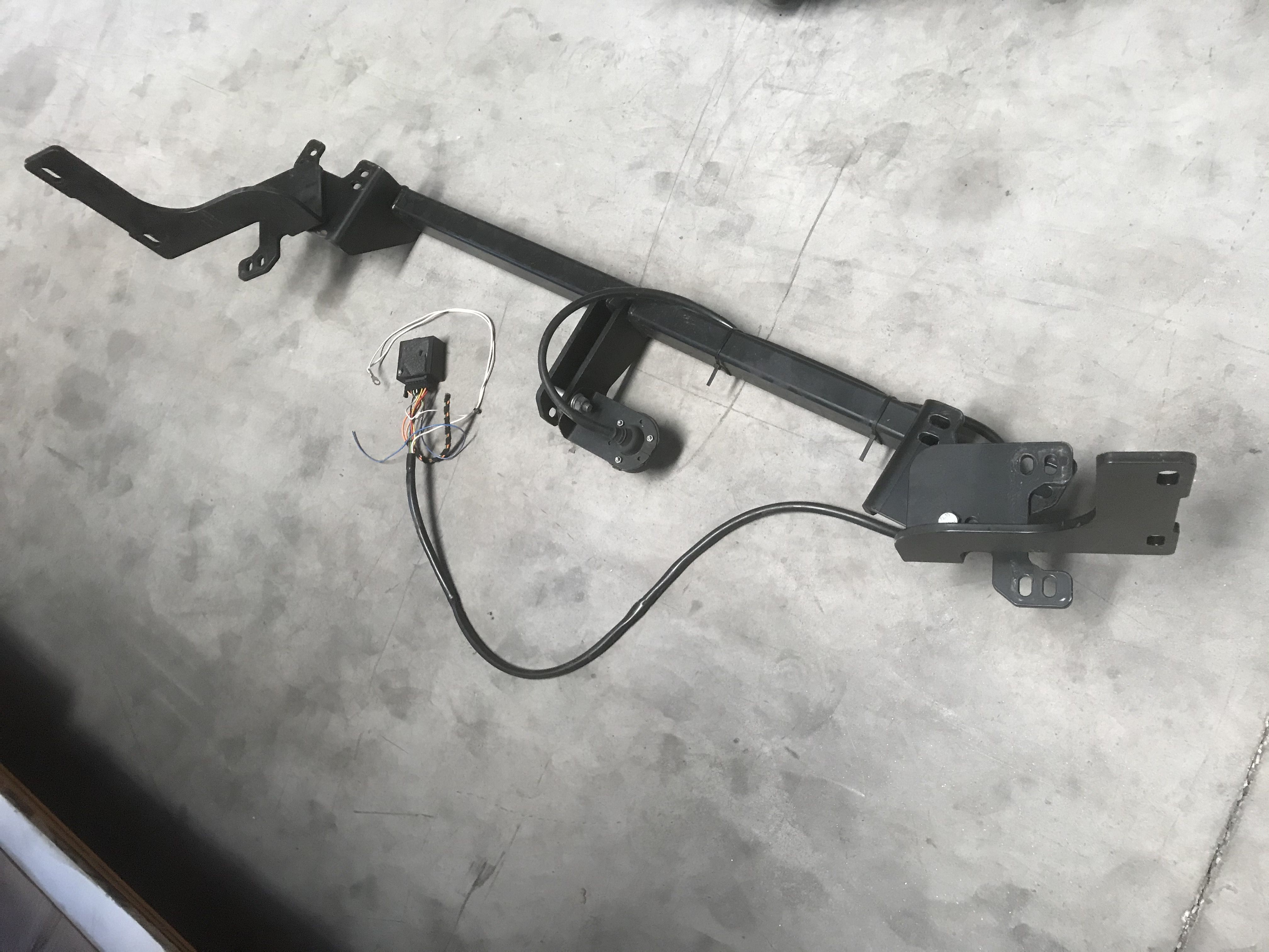 ENGANCHE REMOLQUE CITROEN C4 PICASSO 2017 RECAMBIOS FONSECA ENGANCHE REMOLQUE CITROEN C4 PICASSO 2017 RECAMBIOS FONSECA