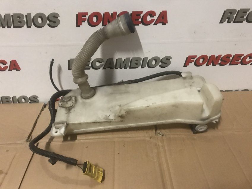 DEPOSITO LIMPIA PARABRISAS DELANTERO COMPLETO PEUGEOT EXPERT III 2016 Usado Ref. 9809803680