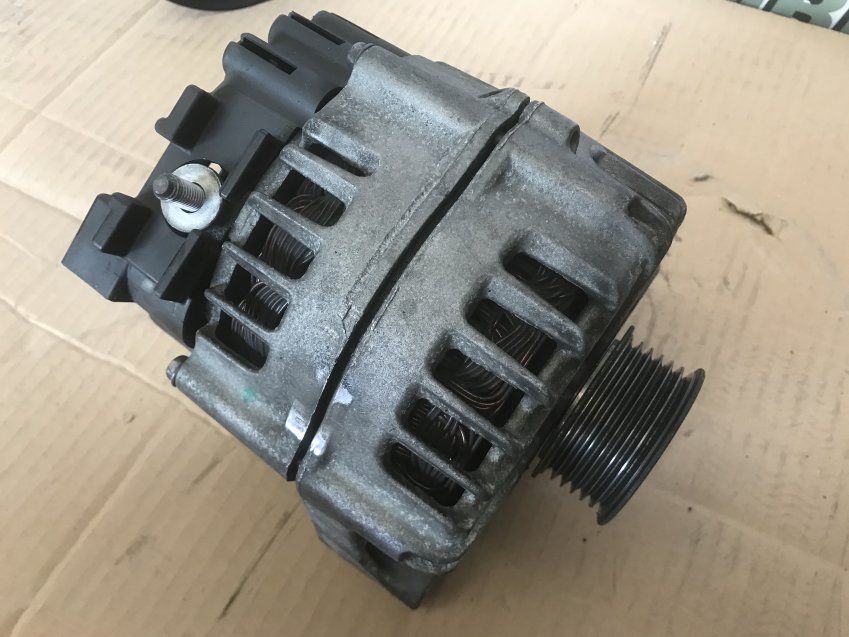 ALTERNADOR BMW SERIE 5 2008 E60 E61 520d 177cv   Valeo   Ref. 7802261