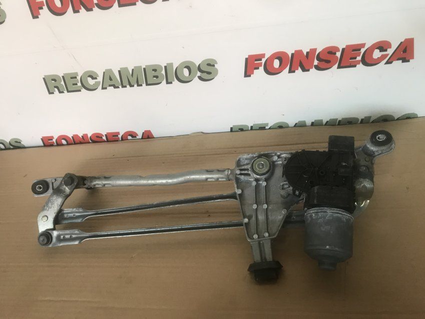 MOTOR LIMPIA PARBRISAS DELANTERO PEUGEOT 308 II 2018 Bosch Ref. 3397021828   0390241587