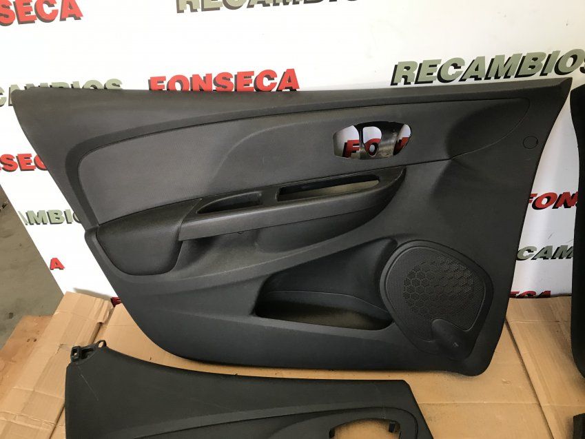 TAPIZADOS PUERTAS RENAULT CLIO 4 2015 BERLINA