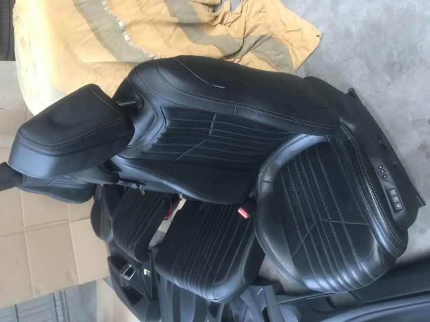 ASIENTOS DELANTEROS Y TRASEROS PEUGEOT 308 II 2018 Sw CALEFACTABLES   Asiento Cond totalmente Elect Con memoria   Asientos traseros con apoya brazo