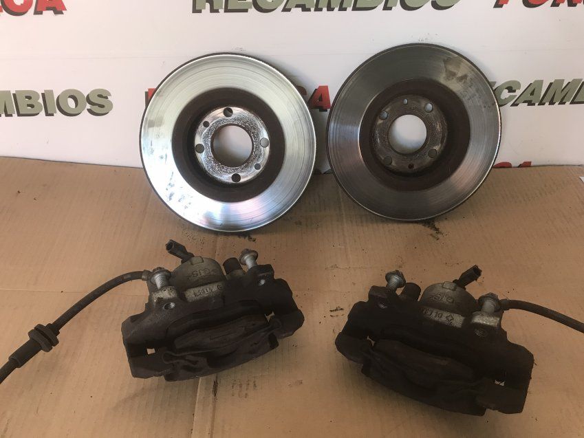 DISCOS Y PINZAS FRENO DELANTEROS FIAT 500C 2017 1.2 Gasolina 69cv