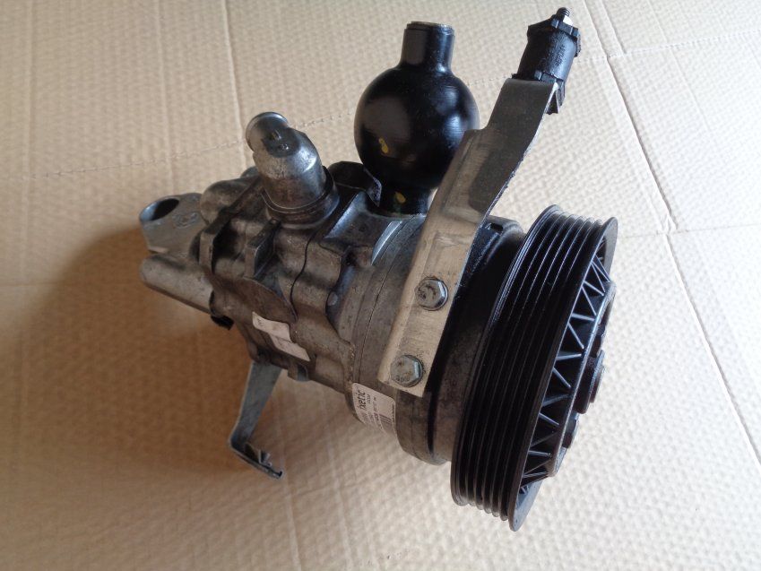 BOMBA DIRECCIÓN ASISTIDA HIDRÁULICA BMW 635d 2008 E63 140.000Kms Ref. 7795298 / 3242 7789596 / 678126901