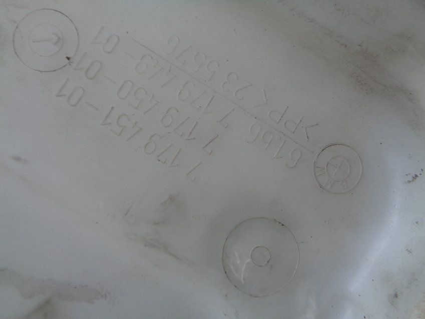 DEPOSITO LIMPIA PARABRISAS DELANTERO