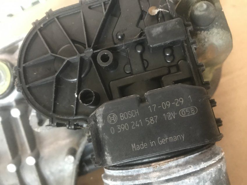 MOTOR LIMPIA PARBRISAS DELANTERO PEUGEOT 308 II 2018 Bosch Ref. 3397021828   0390241587