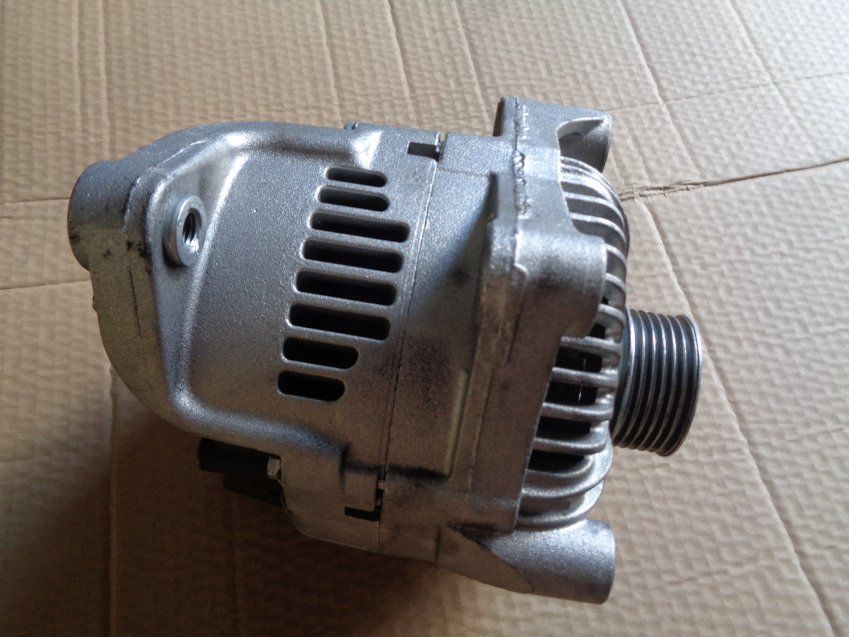 ALTERNADOR BMW SERIE 6 2008 635d E63 140.000Kms MARCA VALEO Ref. 2151471702