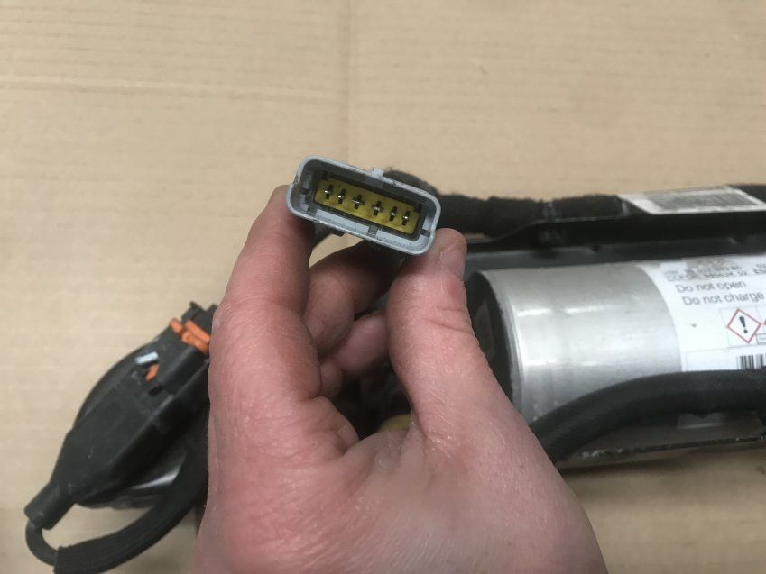 UNIDAD CONTROL START STOP PEUGEOT 308 II 2018 1.6hdi    Marca Continental   Ref. 9801739380