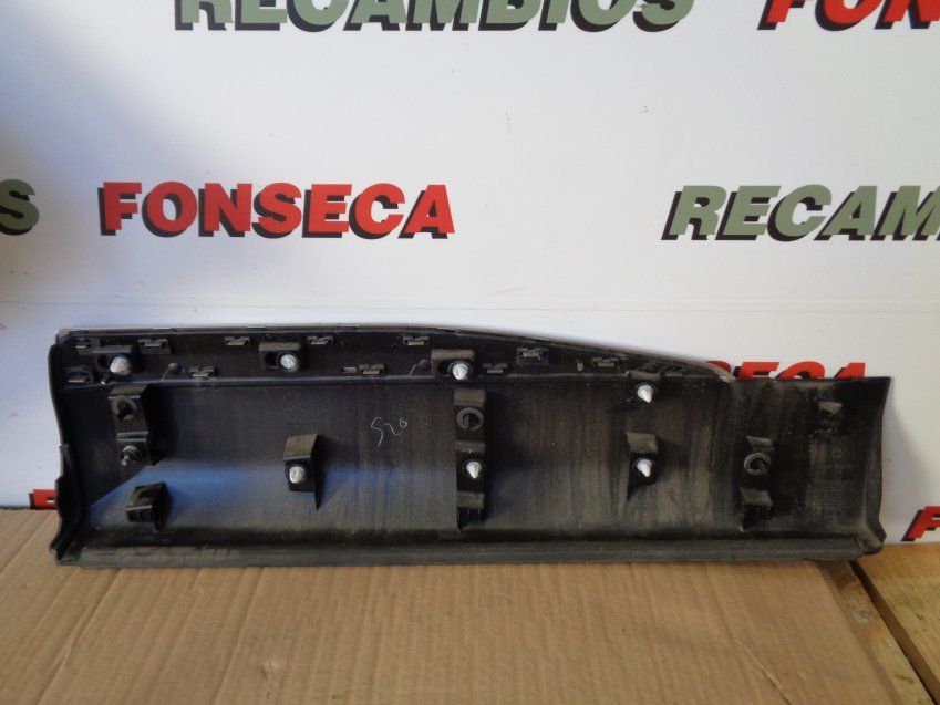 MOLDURA EXTERIOR PUERTA TRASERA DERECHA PEUGEOT 2008 II 2020