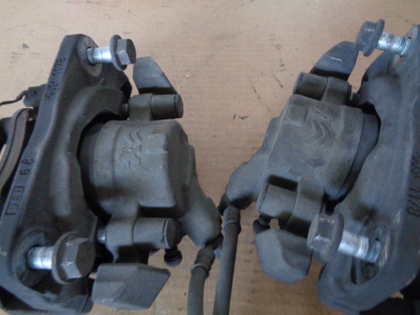 DISCOS Y PINZAS FRENO DELANTEROS CITROEN BERLINGO 2019 1