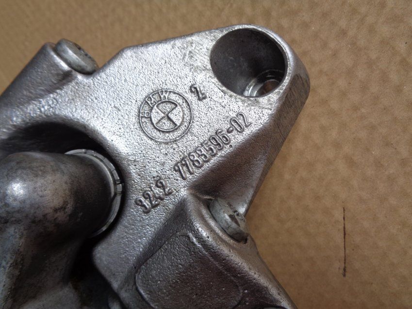 BOMBA DIRECCIÓN ASISTIDA HIDRÁULICA BMW 635d 2008 E63 140.000Kms Ref. 7795298 / 3242 7789596 / 678126901