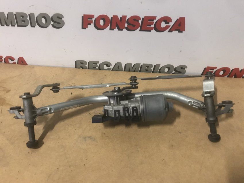 MOTOR LIMPIA PARABRISAS DELANTERO COMPLETO PEUGEOT 208 I 2018 Usado BOSCH Ref. 3397021910 / 0390241589