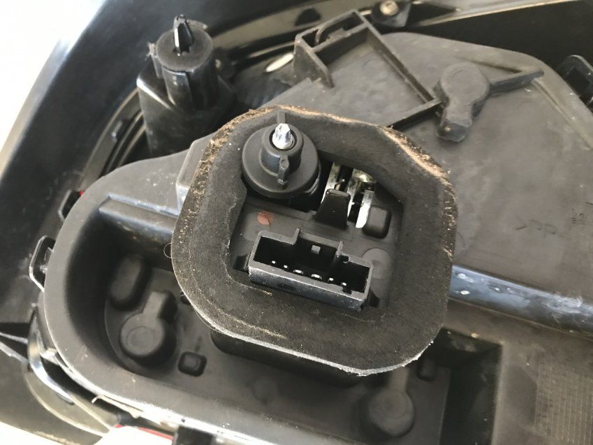 PILOTOS CITROEN C3 III 2017 Ref. Izq 9812257580   Ref Dcha 9812257480