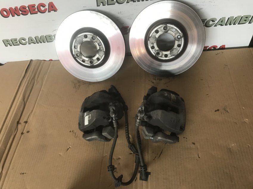 DISCOS Y PINZAS FRENO DELANTEROS PEUGEOT 3008 2021 1.5hdi 130cv USADO   DISCOS DE 300mm