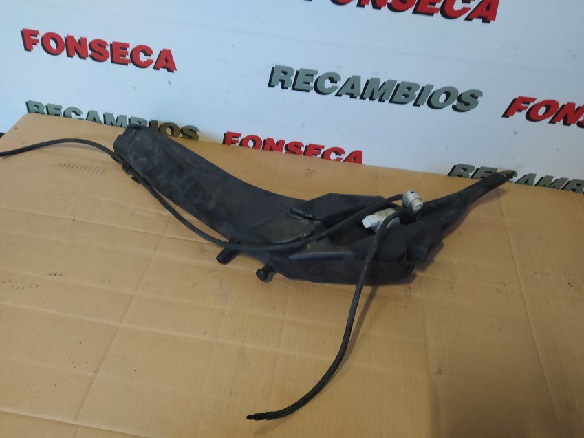 DEPOSITO LIMPIA PARABRISAS DELANTERO PEUGEOT 308 SW 2014 Ref. 9801927380 / 9806526980