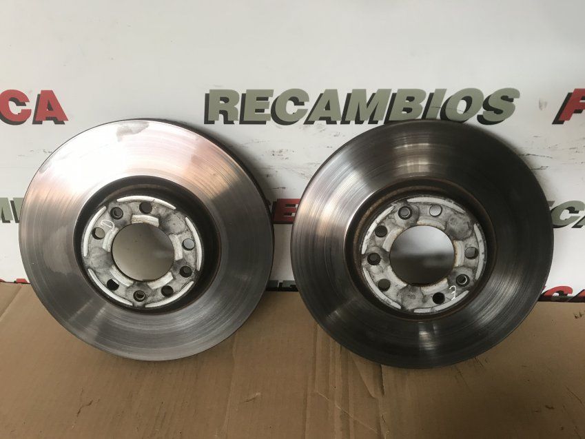 DISCOS Y PINZAS FRENO DELANTEROS PEUGEOT 3008 2021 1.5hdi 130cv USADO   DISCOS DE 300mm