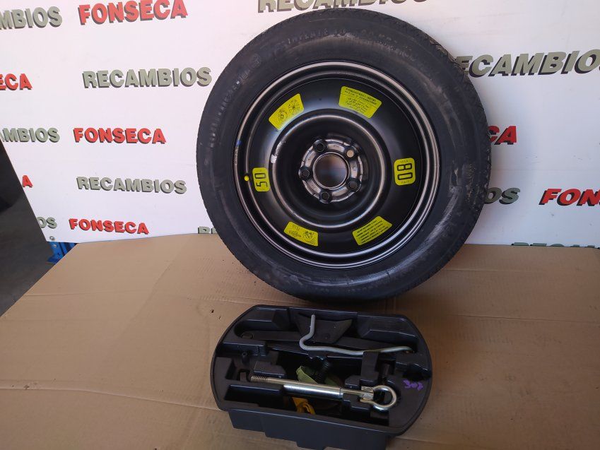 GALLETA NUEVA CON GATO Y LLAVES EN SOPORTE ORIGINAL DE PEUGEOT 308 SW 2014 Neumático Continental 125/85 R16 99M