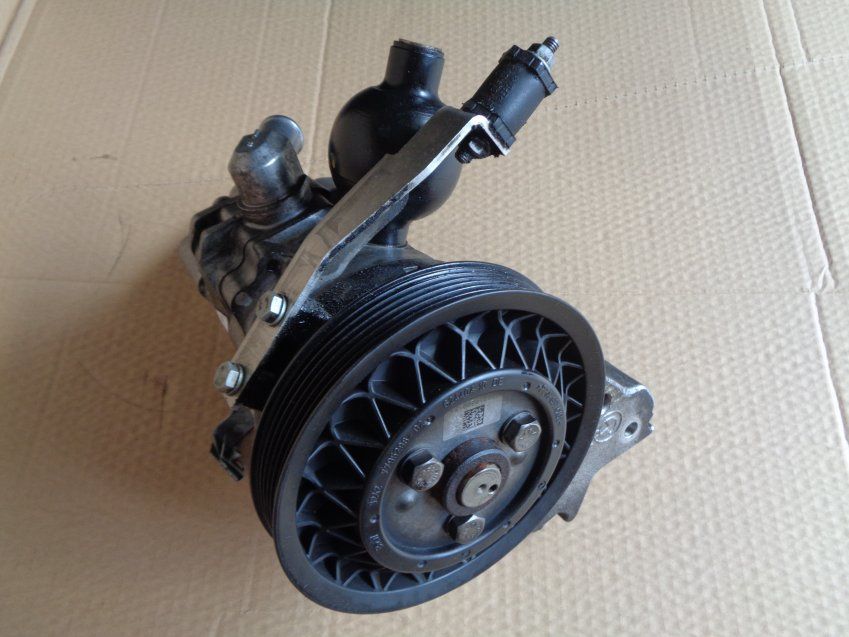 BOMBA DIRECCIÓN ASISTIDA HIDRÁULICA BMW 635d 2008 E63 140.000Kms Ref. 7795298 / 3242 7789596 / 678126901