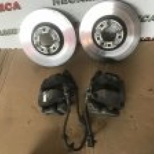 DISCOS Y PINZAS FRENO DELANTEROS PEUGEOT 3008 2021 1.5hdi 130cv USADO   DISCOS DE 300mm