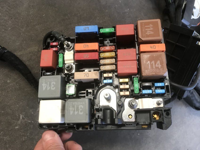 INSTALACION COMPLETA CITROEN C5 AIRCROSS 2019 1.6 turbo 180cv Ref Caja Fusibles / Reles 9804846880