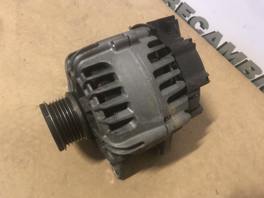 ALTERNADOR PEUGEOT 208 I 2018 1.2 Gasolina 82cv Usado VALEO Ref. 9818677980