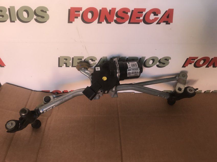 MOTOR LIMPIA PARABRISAS DELANTERO USADO PEUGEOT 208 II 2020 Ref. 9824784980