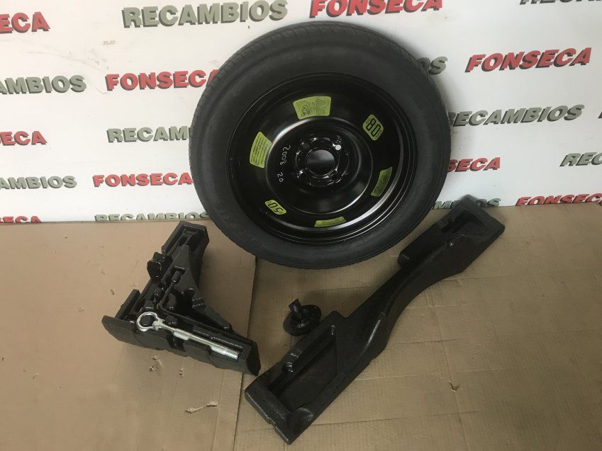 GALLETA NUEVA PEUGEOT 2008 II 2020 CON GATO Y LLAVES   NEUMATICO 125/85 R16 99M   ET10