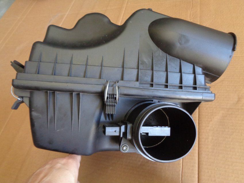 CAJA FILTRO AIRE / CAUDALÍMETRO BMW 635d 2008 E63 Ref. 1371 7792416 04