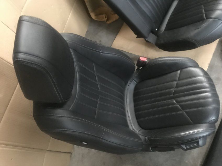 ASIENTOS DELANTEROS Y TRASEROS PEUGEOT 308 II 2018 Sw CALEFACTABLES   Asiento Cond totalmente Elect Con memoria   Asientos traseros con apoya brazo