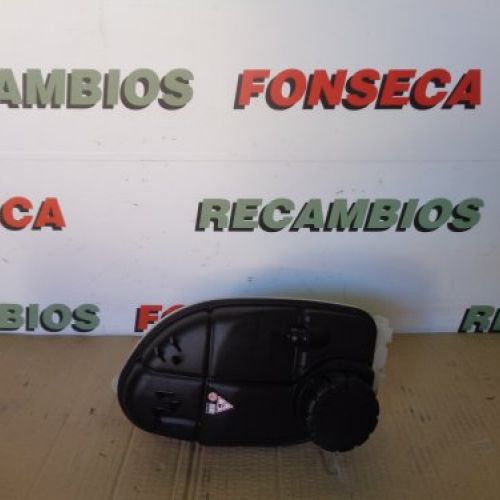 DEPOSITO LIMPIA PARABRISAS DELANTERO MERCEDES BENZ CLASE CLA 45 2014 W117 Ref. A2468690120