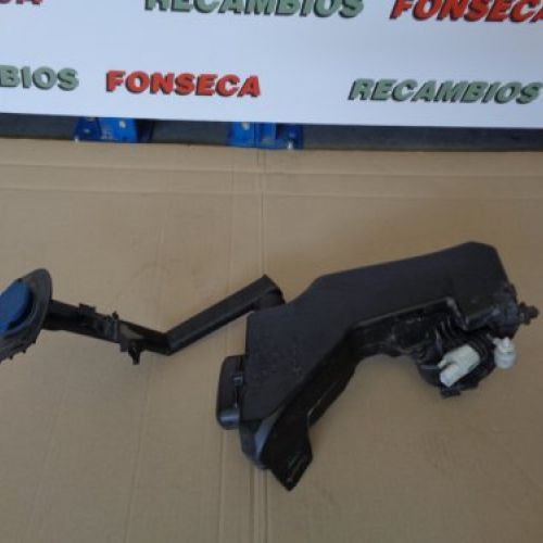 DEPOSITO LIMPIA PARABRISAS DELANTERO MERCEDES BENZ CLASE C 2015 W205