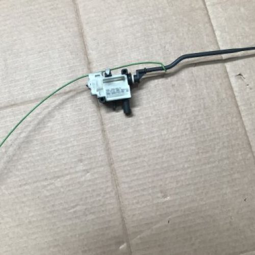 MOTOR ELECTRICO TAPA DEPOSITO COMBUSTIBLE BMW SERIE 3 2007 330xd E90 E91 Ref. 6711 6985880