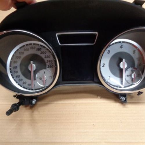 CUADRO INSTRUMENTOS MERCEDES CLA 2014 W117 220cdi Automático 94.000Kms