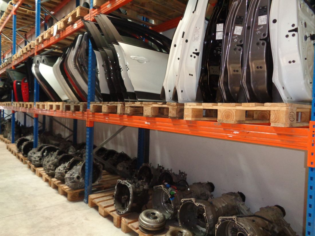 Almacén de repuestos automóvil